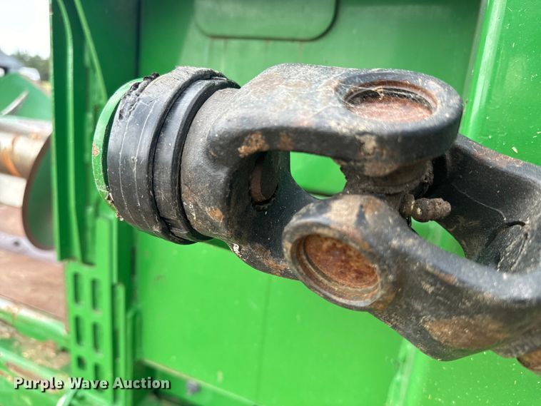 image for item DQ6955 2008 John Deere 612C corn head