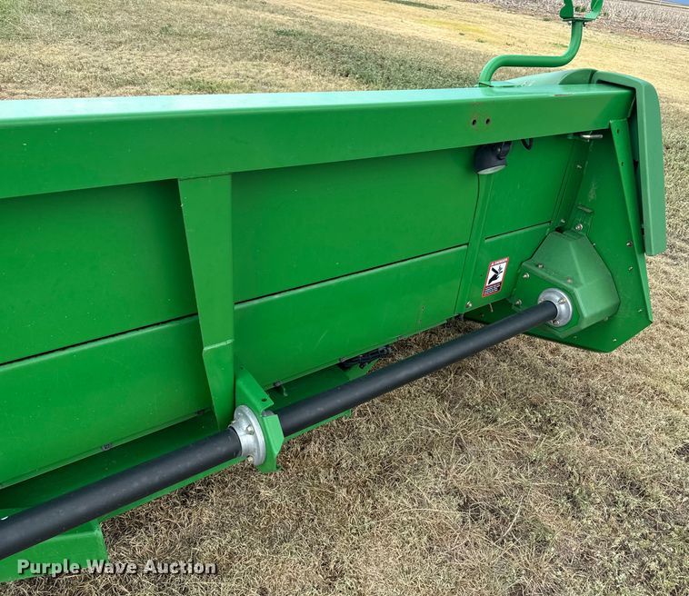 image for item DQ6955 2008 John Deere 612C corn head