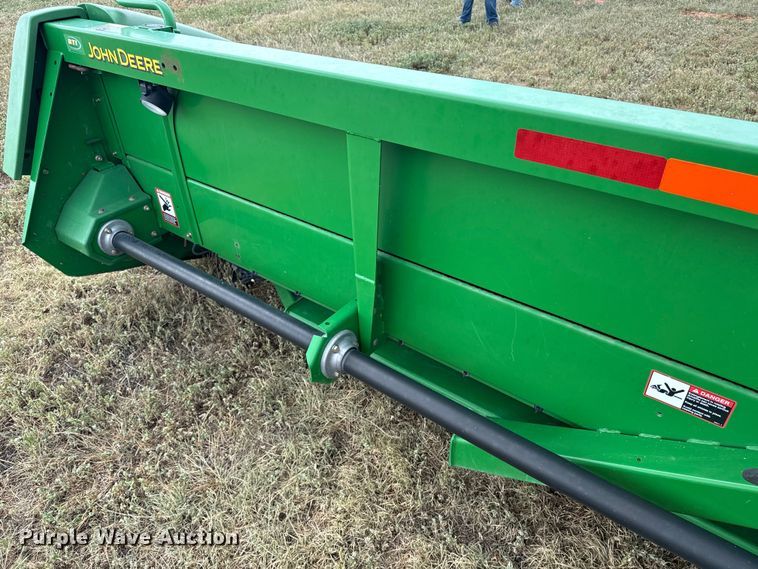 image for item DQ6955 2008 John Deere 612C corn head