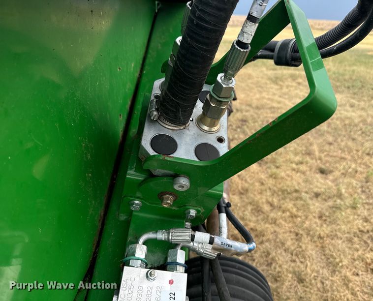 image for item DQ6955 2008 John Deere 612C corn head