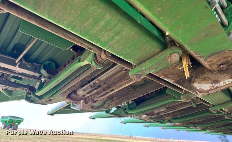 image for item DQ6955 2008 John Deere 612C corn head