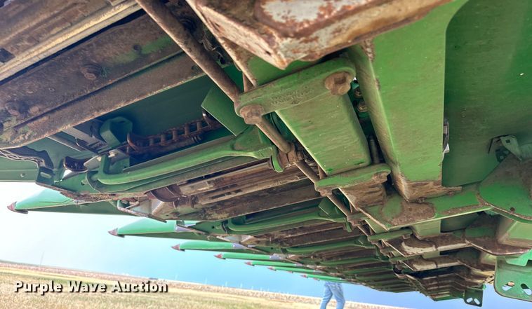 image for item DQ6955 2008 John Deere 612C corn head
