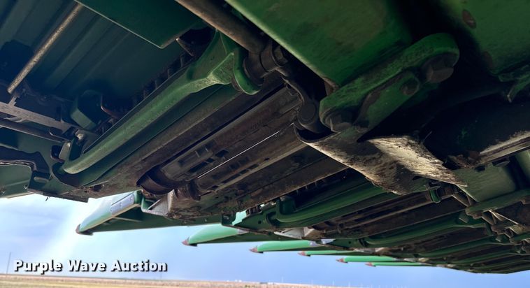 image for item DQ6955 2008 John Deere 612C corn head