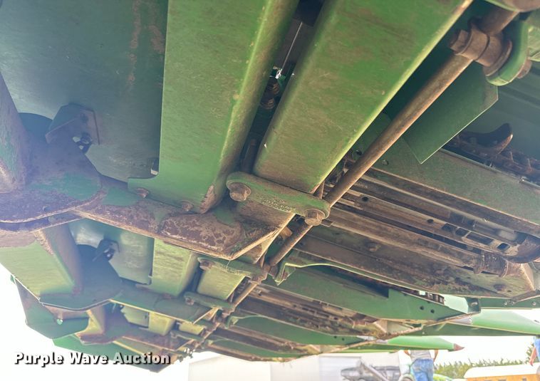 image for item DQ6955 2008 John Deere 612C corn head