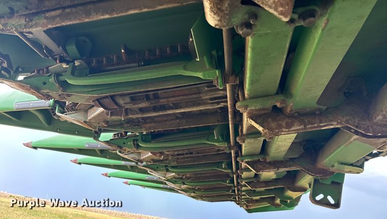 image for item DQ6955 2008 John Deere 612C corn head