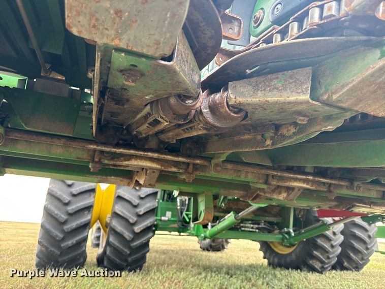 image for item DQ6955 2008 John Deere 612C corn head