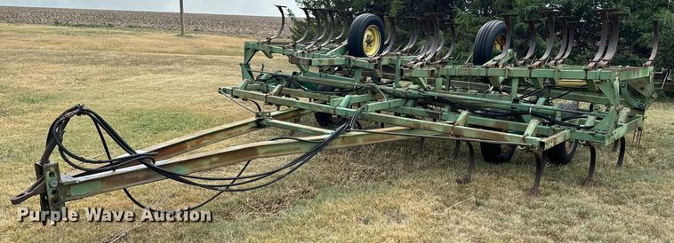 image for item DQ6956 John Deere 1010 field cultivator