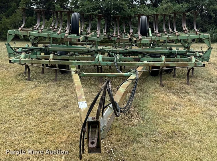 image for item DQ6956 John Deere 1010 field cultivator