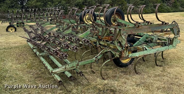 image for item DQ6956 John Deere 1010 field cultivator