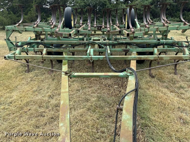 image for item DQ6956 John Deere 1010 field cultivator