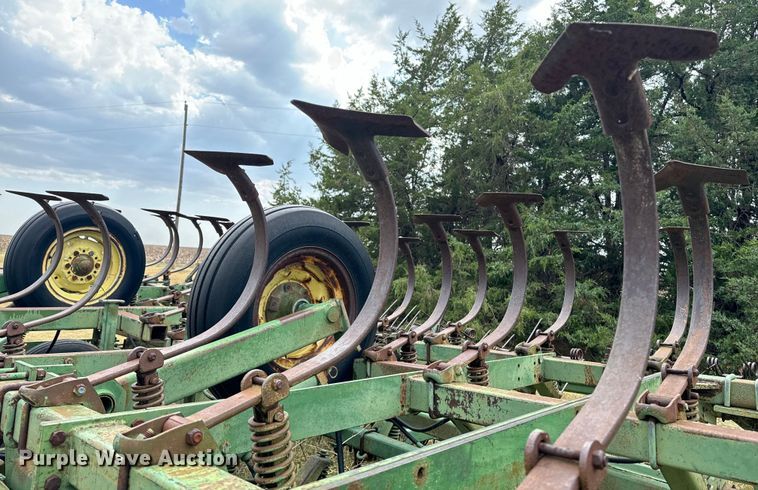 image for item DQ6956 John Deere 1010 field cultivator