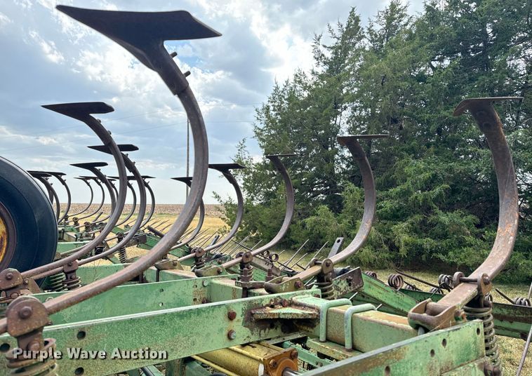 image for item DQ6956 John Deere 1010 field cultivator