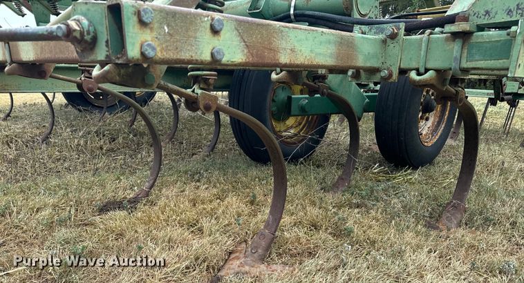 image for item DQ6956 John Deere 1010 field cultivator