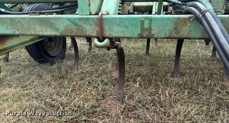 image for item DQ6956 John Deere 1010 field cultivator