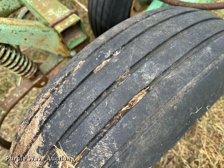 image for item DQ6956 John Deere 1010 field cultivator