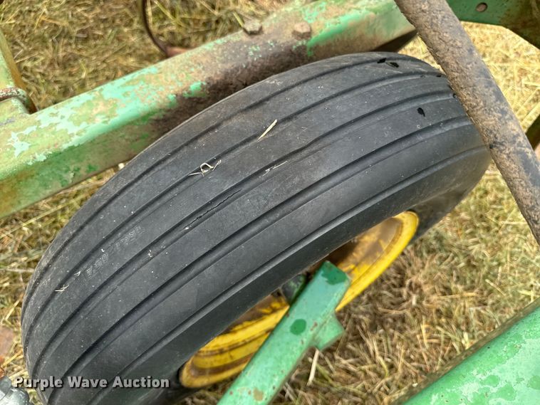 image for item DQ6956 John Deere 1010 field cultivator