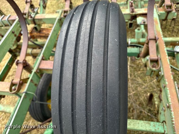 image for item DQ6956 John Deere 1010 field cultivator