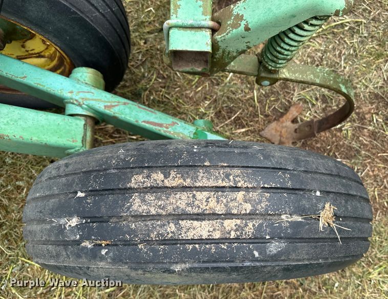 image for item DQ6956 John Deere 1010 field cultivator