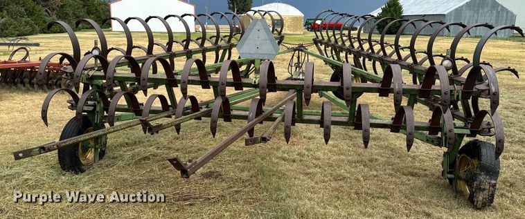 image for item DQ6957 John Deere F100H chisel