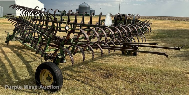 image for item DQ6957 John Deere F100H chisel