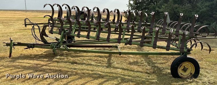 image for item DQ6957 John Deere F100H chisel