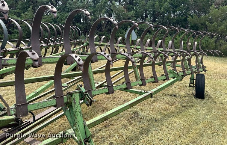 image for item DQ6957 John Deere F100H chisel