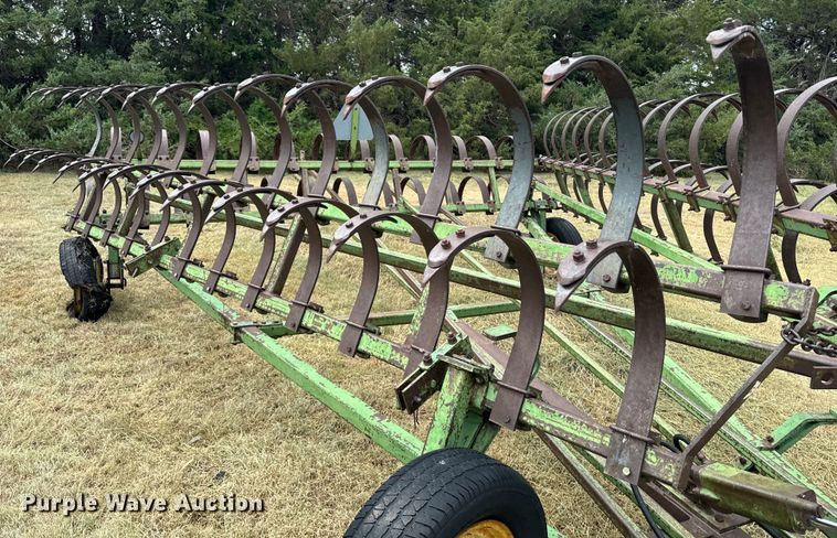 image for item DQ6957 John Deere F100H chisel