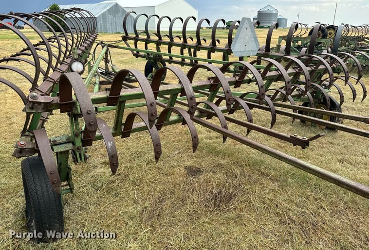 image for item DQ6957 John Deere F100H chisel