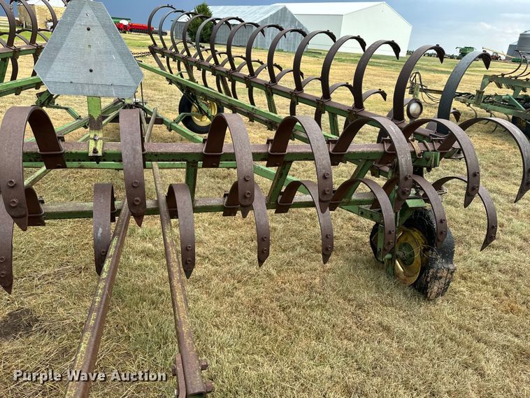 image for item DQ6957 John Deere F100H chisel