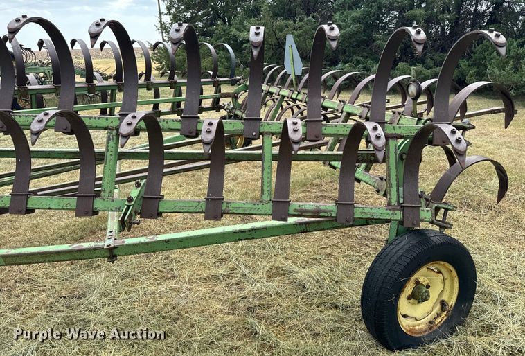 image for item DQ6957 John Deere F100H chisel