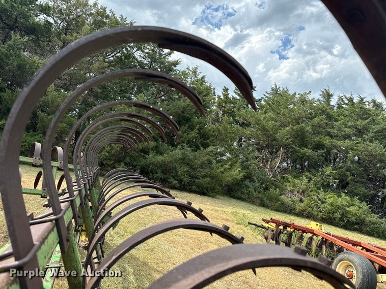 image for item DQ6957 John Deere F100H chisel