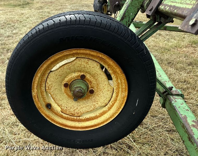 image for item DQ6957 John Deere F100H chisel