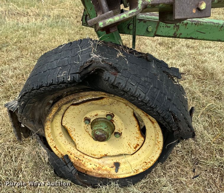 image for item DQ6957 John Deere F100H chisel