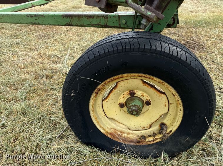 image for item DQ6957 John Deere F100H chisel