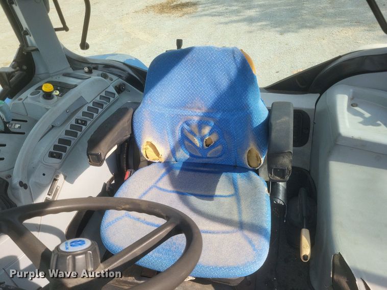 image for item DR4959 2009 New Holland  T6020 tractor