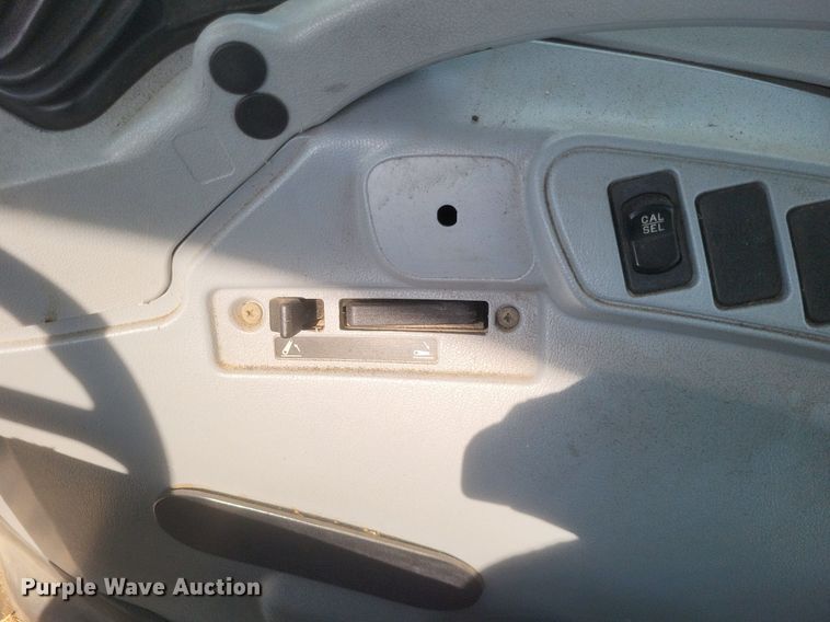 image for item DR4959 2009 New Holland  T6020 tractor