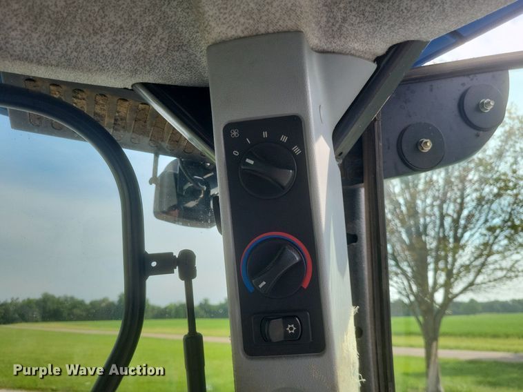 image for item DR4959 2009 New Holland  T6020 tractor