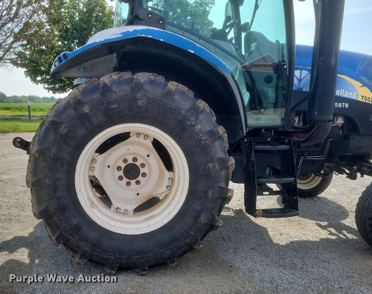 image for item DR4959 2009 New Holland  T6020 tractor