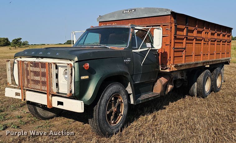 image for item DS4662 1974 Dodge D600 grain truck