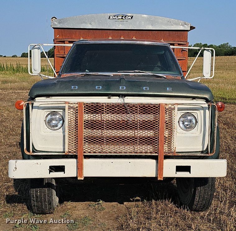 image for item DS4662 1974 Dodge D600 grain truck