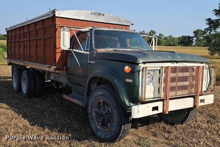 image for item DS4662 1974 Dodge D600 grain truck