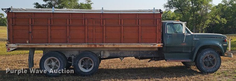 image for item DS4662 1974 Dodge D600 grain truck