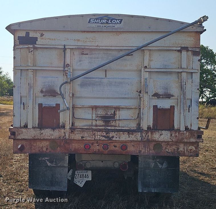 image for item DS4662 1974 Dodge D600 grain truck