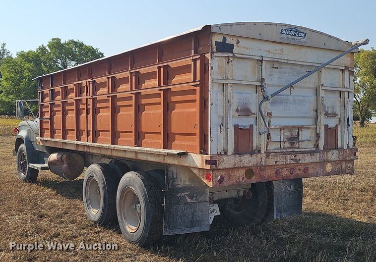 image for item DS4662 1974 Dodge D600 grain truck