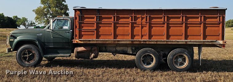 image for item DS4662 1974 Dodge D600 grain truck