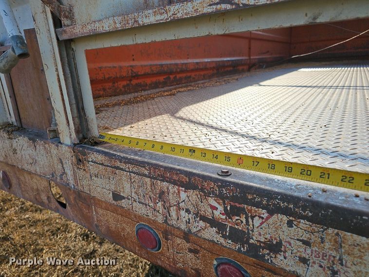 image for item DS4662 1974 Dodge D600 grain truck