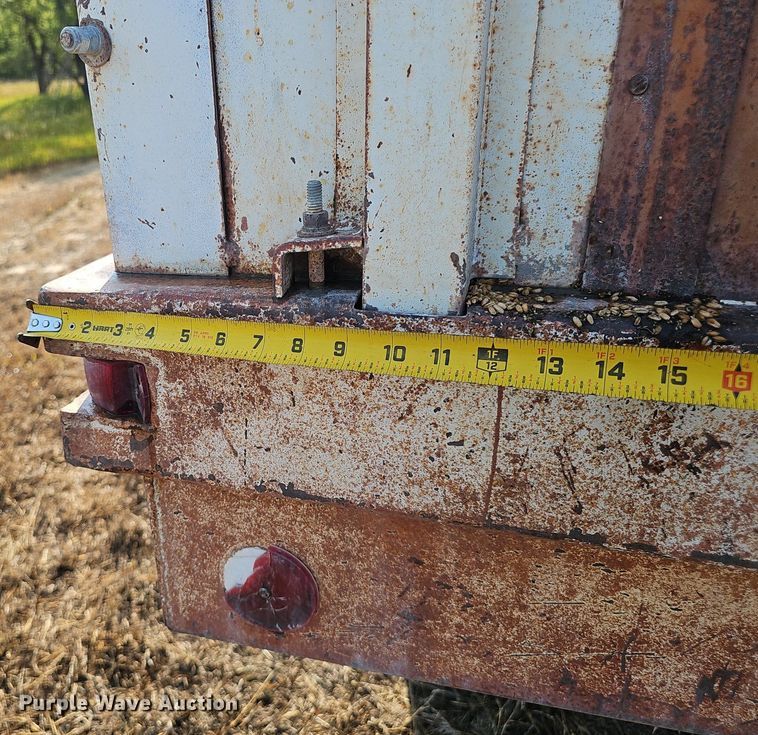 image for item DS4662 1974 Dodge D600 grain truck