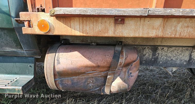 image for item DS4662 1974 Dodge D600 grain truck