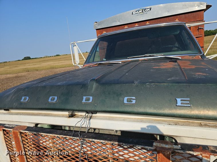 image for item DS4662 1974 Dodge D600 grain truck