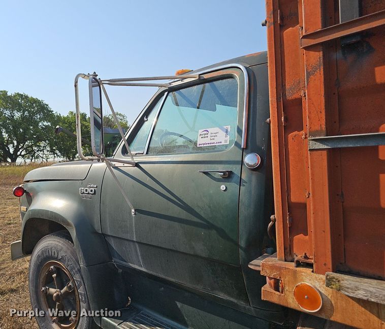 image for item DS4662 1974 Dodge D600 grain truck